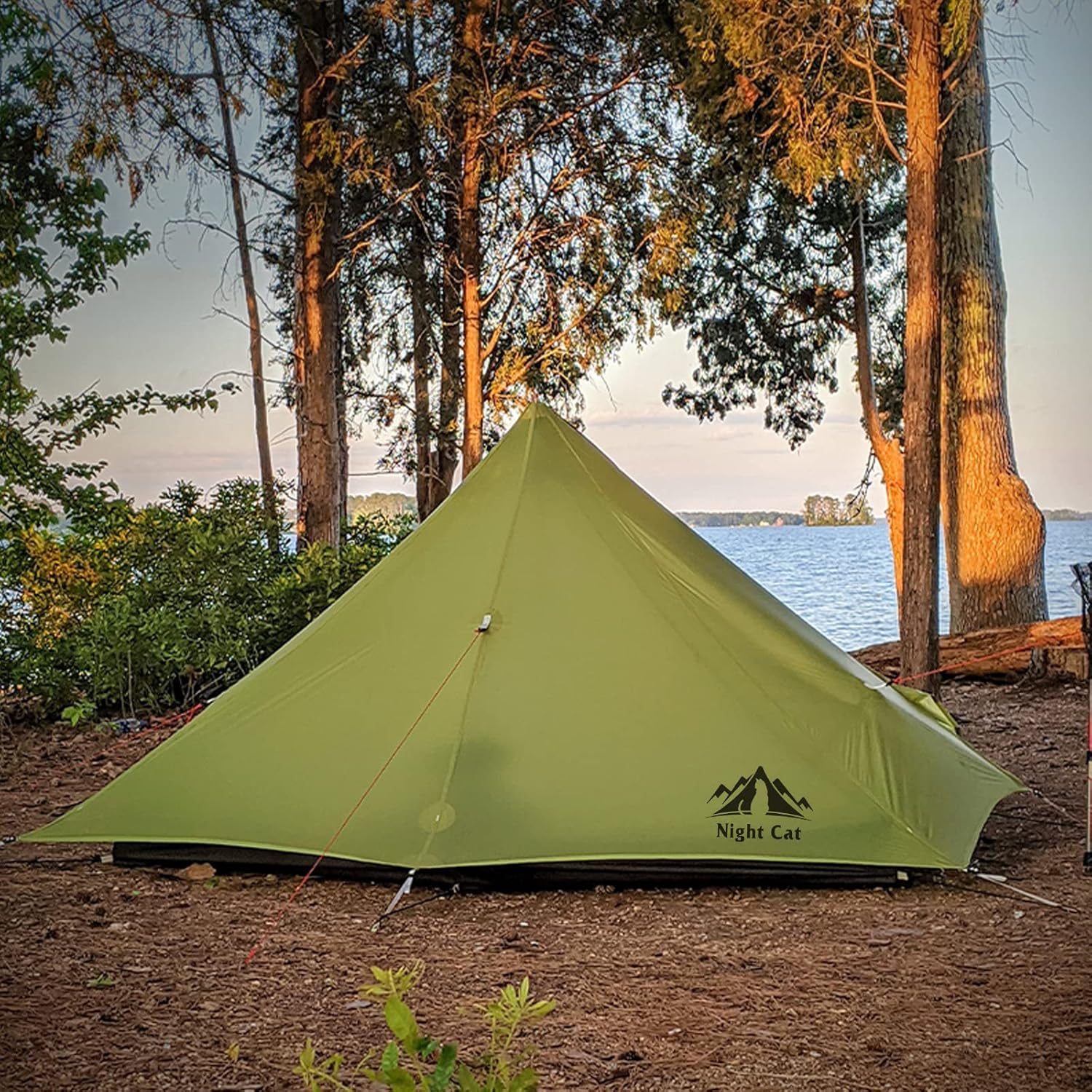 Tienda de campaña de nylon ultraligero en una expedición de trekking